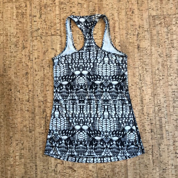 Athletic Lulu Lemon tank top - Picture 2 of 7